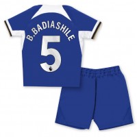 Chelsea Benoit Badiashile #5 Hemmaställ Barn 2023-24 Korta ärmar (+ Korta byxor)